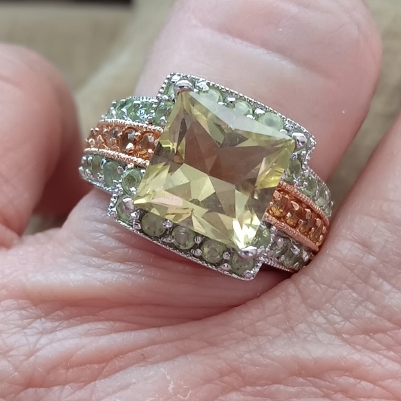 Silver Tone Square Cut Light Green Glass Ring - Picture 1 of 12